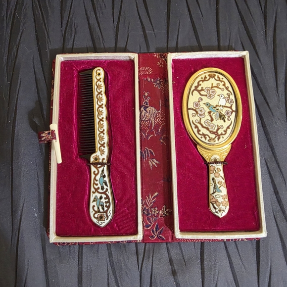 Red Floral Patterned Travel Set - Picture 2 of 4